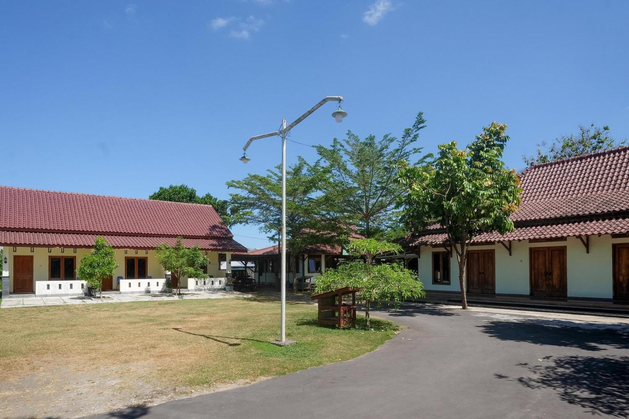 فندق Reddoorz Syariah Near Alun Alun Wonosari المظهر الخارجي الصورة
