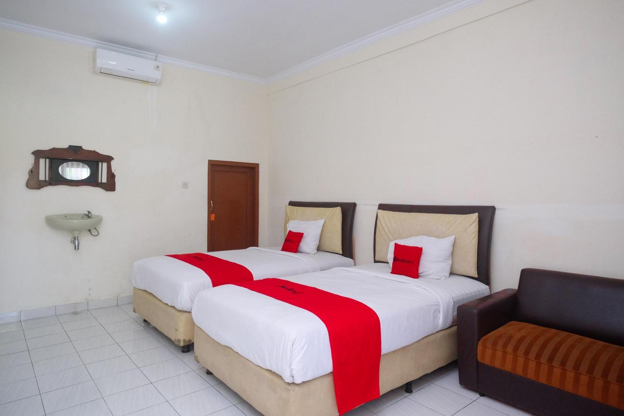 فندق Reddoorz Syariah Near Alun Alun Wonosari المظهر الخارجي الصورة